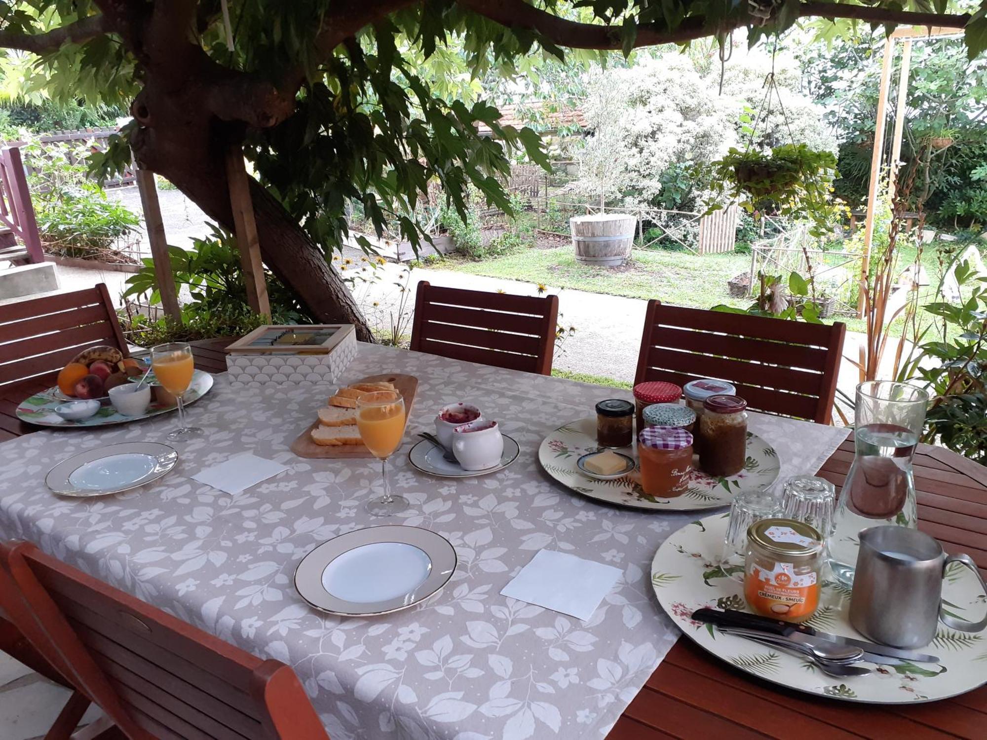 Au Bosquet, Chambre Et Salle De Bains Avec Petit Dejeuner A 600 M Du Centre Dans Un Cadre Calme Et Verdoyant Salies-de-Béarn 외부 사진